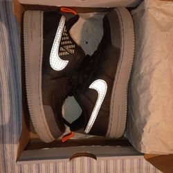 Kids Nikes Size 2 Perfect Condition 