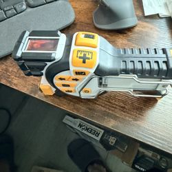 REEKON T1 Tomahawk Digital Tape Measure w/ Holster – Like New – Pro Tool