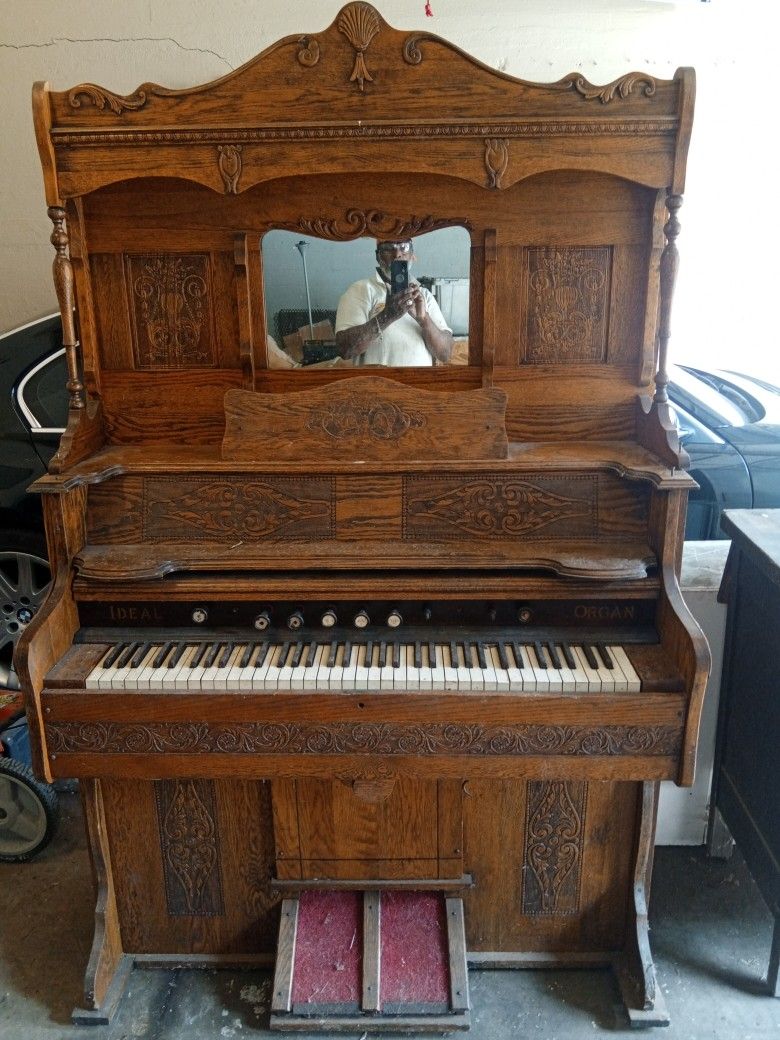 Two Antique Organs For Sale 300 For Both Or Best Offer