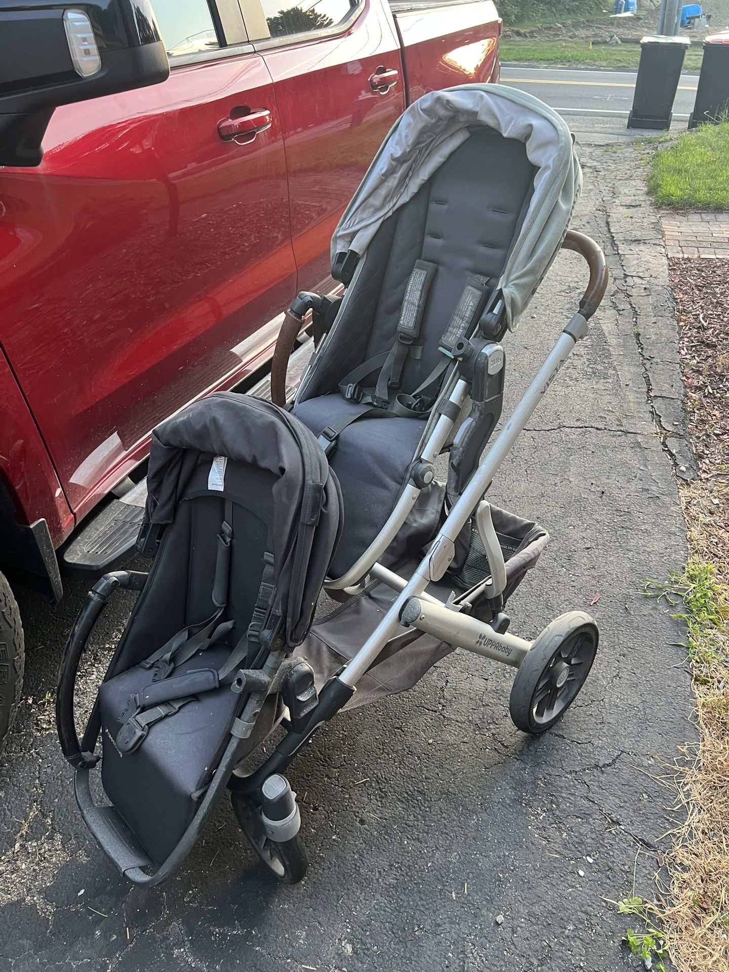 Uppa baby stroller with 2 rumble seats and bassinet