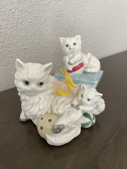 Cats Sculpture 