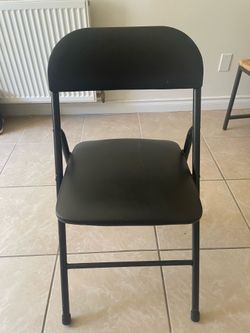 Black Foldable Chairs 4-Pack