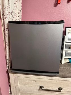 Mini Fridge 1.7 Cu.Ft. $110