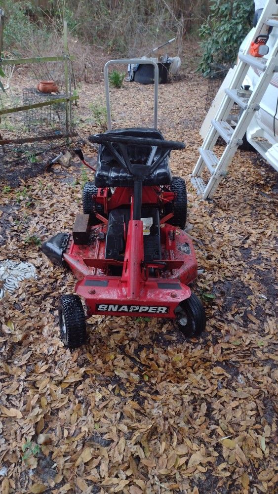 Old Snapper 8hp Riding Mower. Needs Work. $175