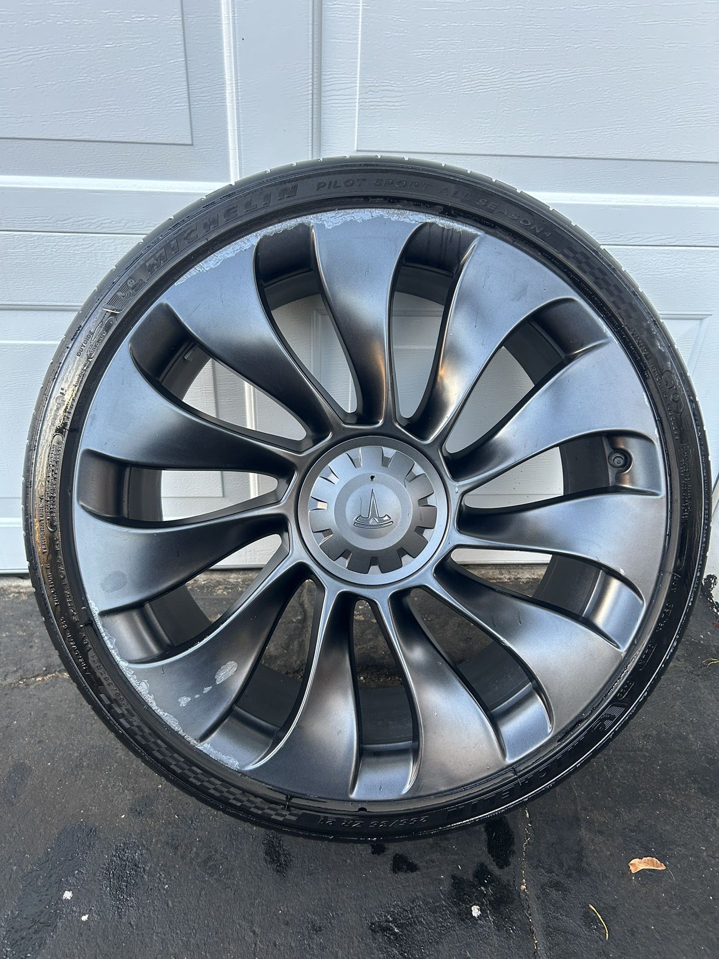 21” Tesla model Y 2024 FRONT rim and tire