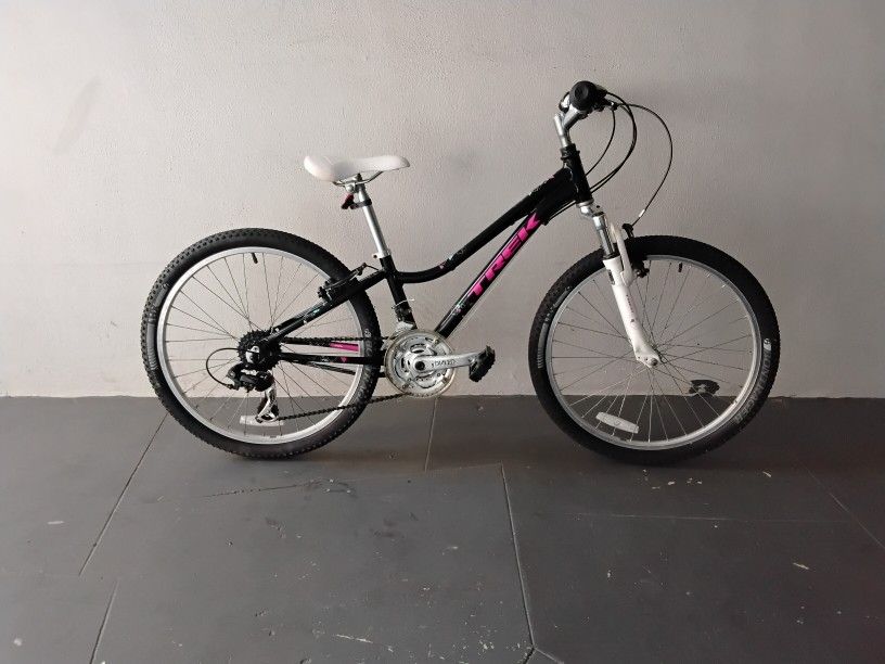 BICYCLE TREK 21 SPEED SIZE 24 BRAND NEW 