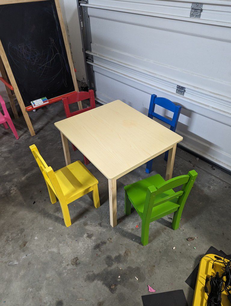 Wooden Kids Table With 4 Chairs