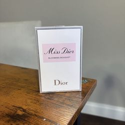 Miss Dior perfume