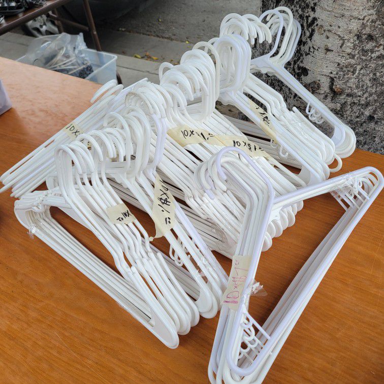 Lot Of 100 White Adult Plastic Durable Hangers For Closet Organization