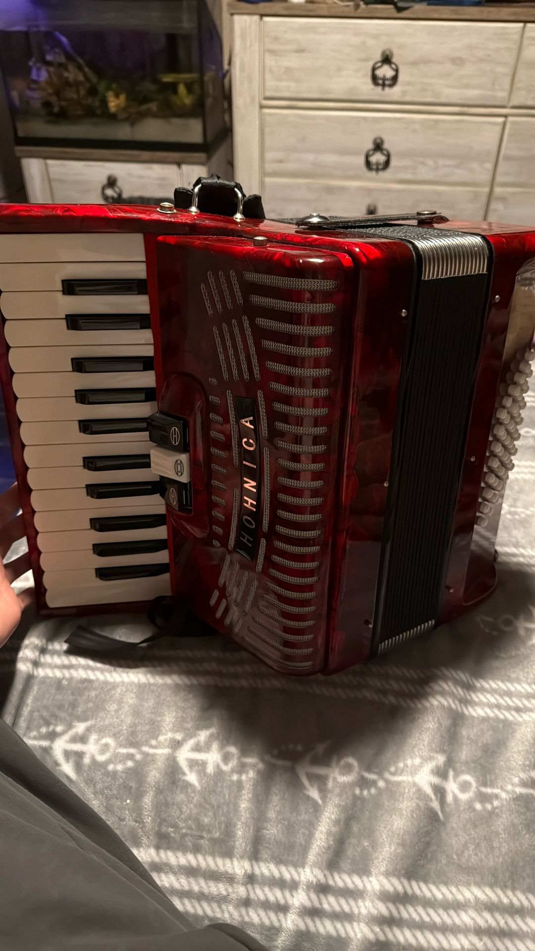Hohner Hohnica 1304 48 Bass Piano Accordion - Pearl Red