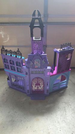 Monster high dollhouse
