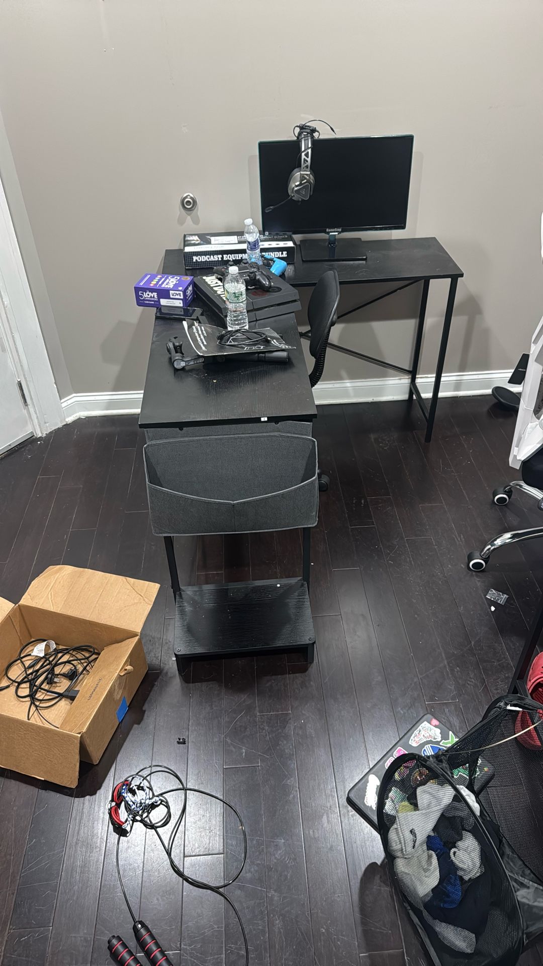 L Desk and Brand new chair