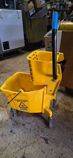 CARLISLE COMMERCIAL MOP BUCKET