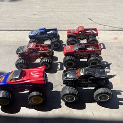 Hot Wheels Monster Truck 1:24 Diecast Vehicle Okay Condition- 22 1:24 27 Small