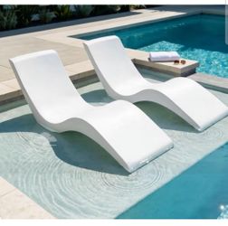 Outdoors Luxury In-Pool Chaise Lounge