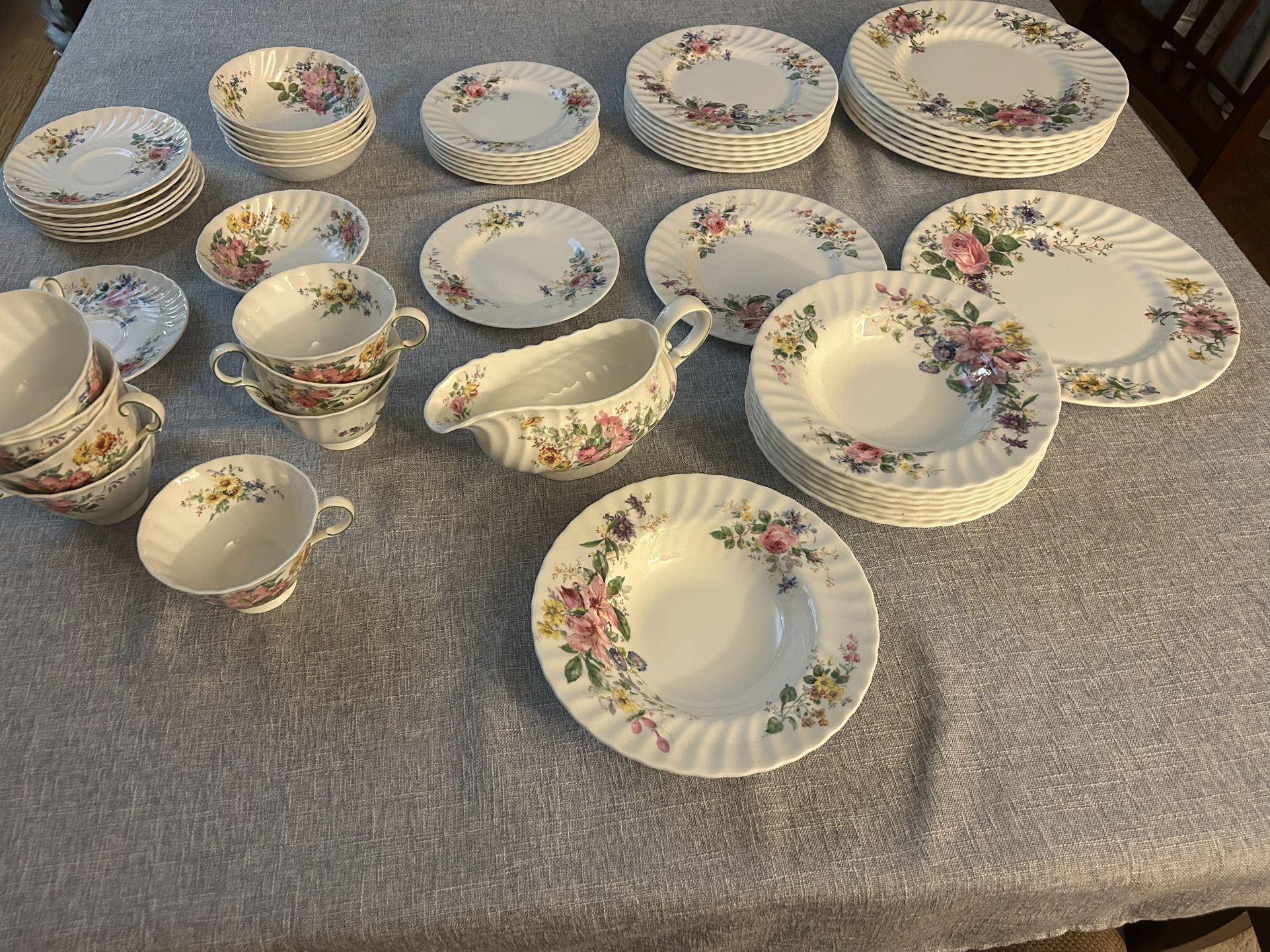 Royal Doulton “Arcadia” China 145 Piece Set