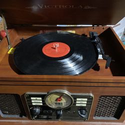 Vitrola 6 In 1. Record Player