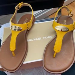 Michael Kors/ Size 7