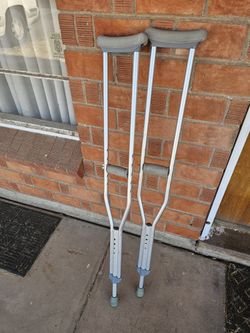 CRUTCHES  (5 FT 2 TO 5 FT 10)
