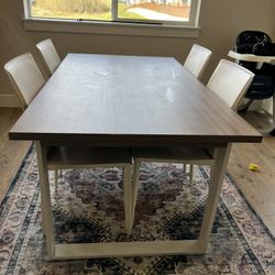 Dining Room Table And Chairs (4) 