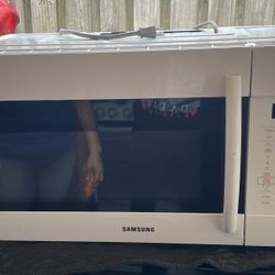 Samsung Microwave In Good Condition 