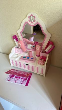 Makeup Vanity by Melissa & Doug