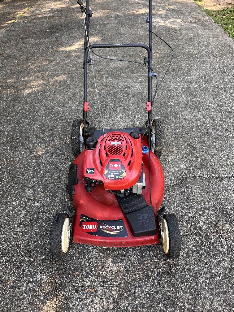 Toro 22' self propelled lawn mower