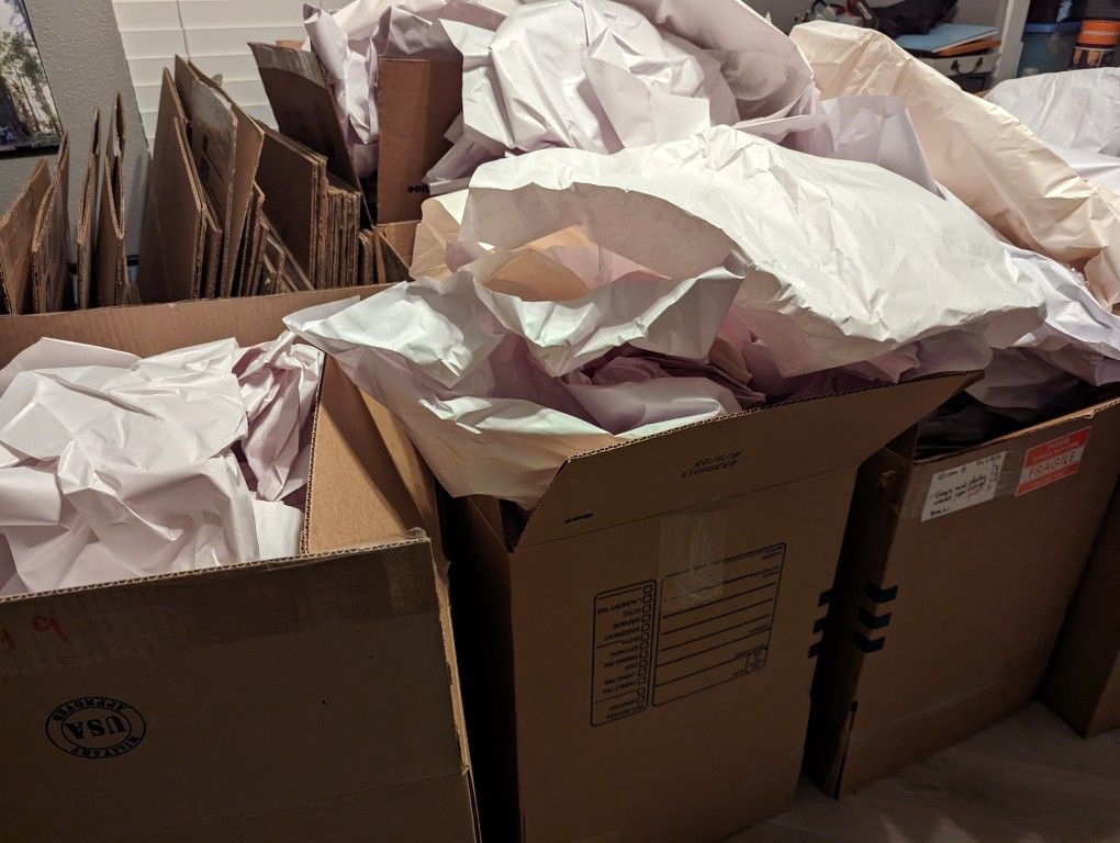 Free moving boxes and packing material