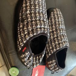 The North face Supreme Slippers
