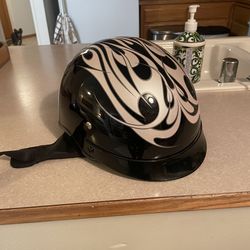 Women’s motorcycle helmet