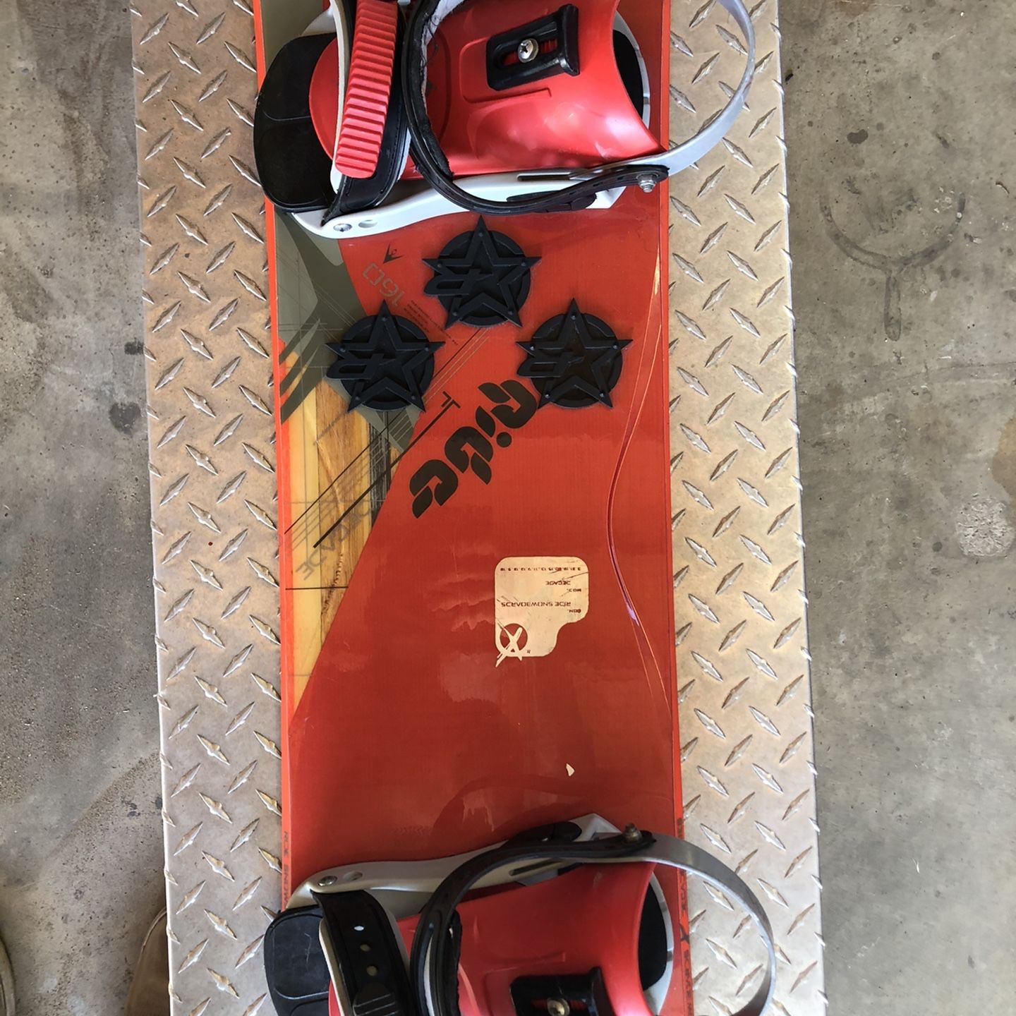 ride decade series snowboard Snowboard, 160cm Pando Refitters Slimewalls provide a smooth ride and increase durability by absorbing impact GREAT CONDITION******Ride Decade Snowboard w/