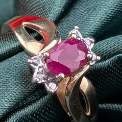 Vintage 10K Solid Gold Genuine Ruby w/Diamond Accents Ring  

