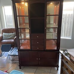 Curio Cabinet – Very Good Condition – $75