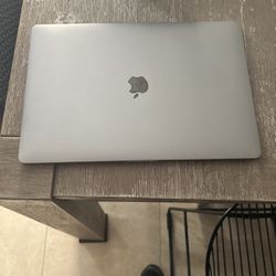 MacBook Pro Touch Bar 15 Inch