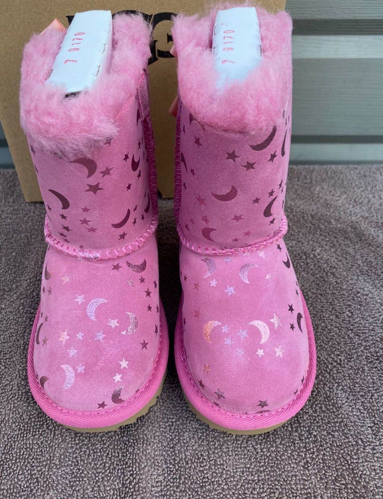 Ugg Bailey Bow Pink Size 7t ONLY NEW in Box 💯 Authentic $85 Firm Cash Or Zelle
