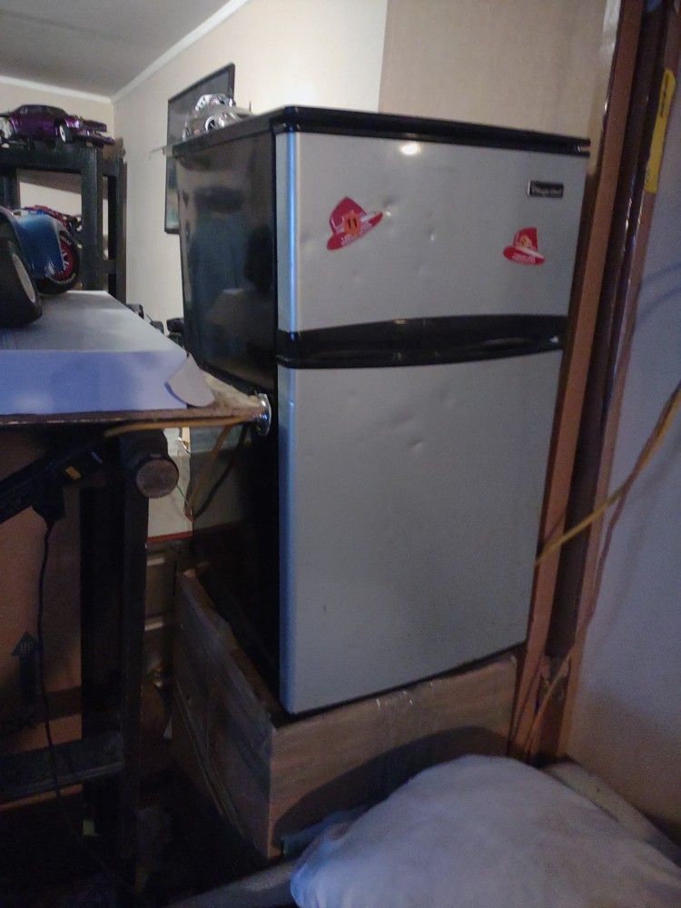 Magic Chef Mini Fridge And Freezer