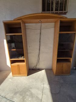 Entertainment center