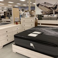 New King Size Bedroom Group