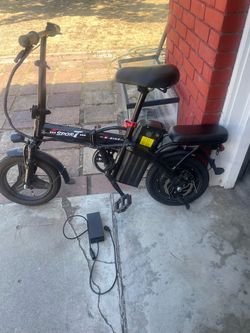 E-BIKE ALMOST NEW LED LIGHTS ON IT