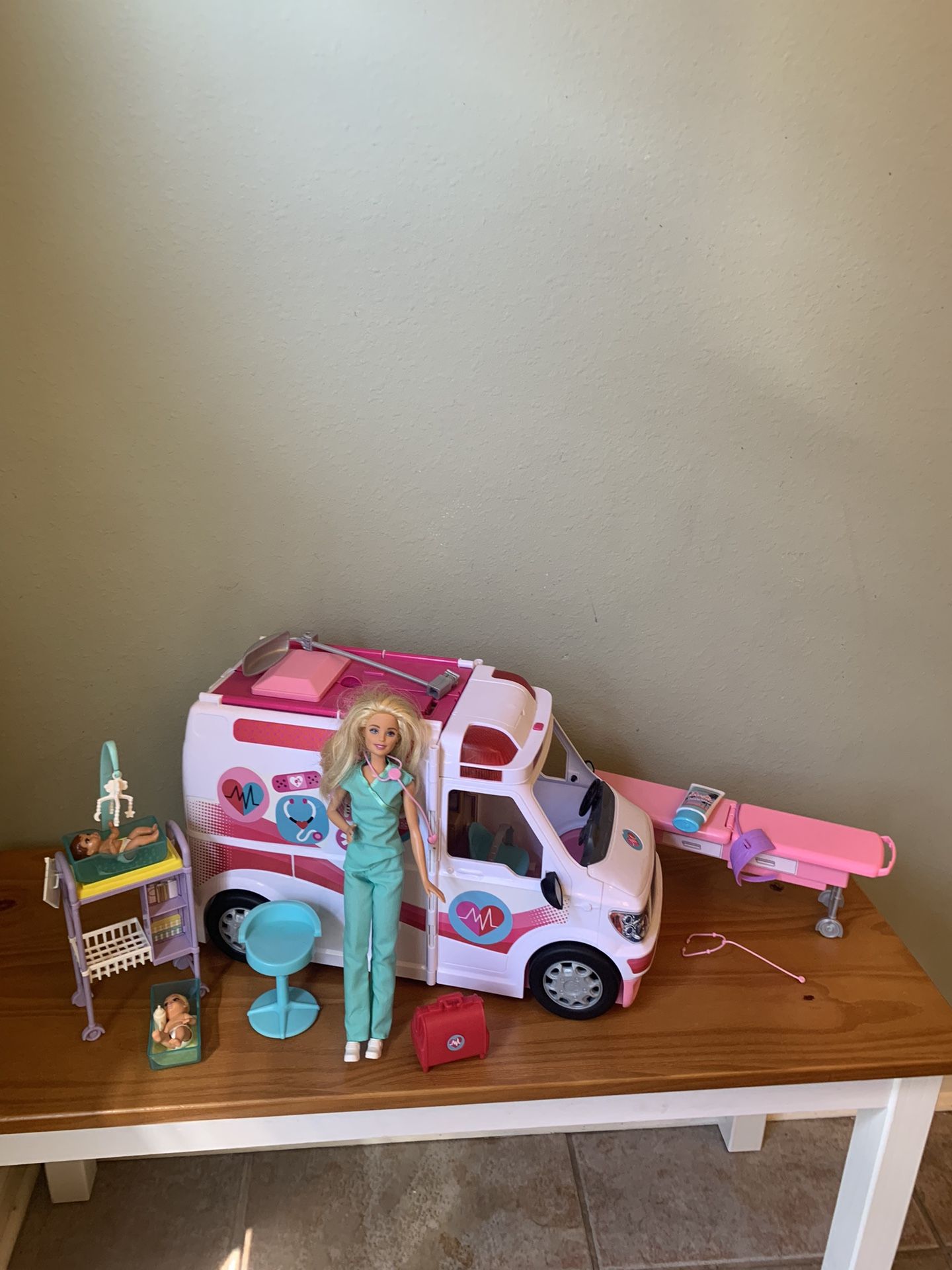 Barbie Ambulance Clinic Play Set