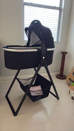 Mockingbird bassinet with stand