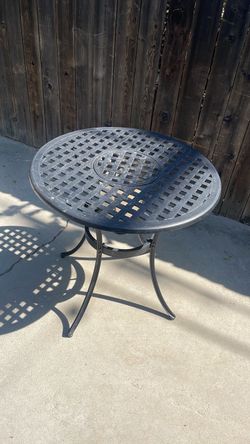 Round Cast Aluminum Outdoor Patio Table