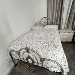 Twin Metal Bed Frame – Vintage Style