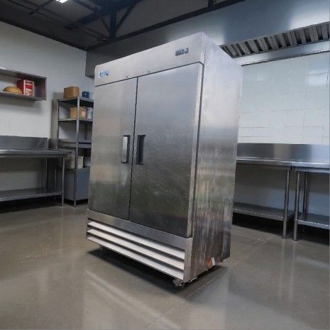 Avantco 2 Door Reach In Freezer Commercial Restaurant 1 Year Old