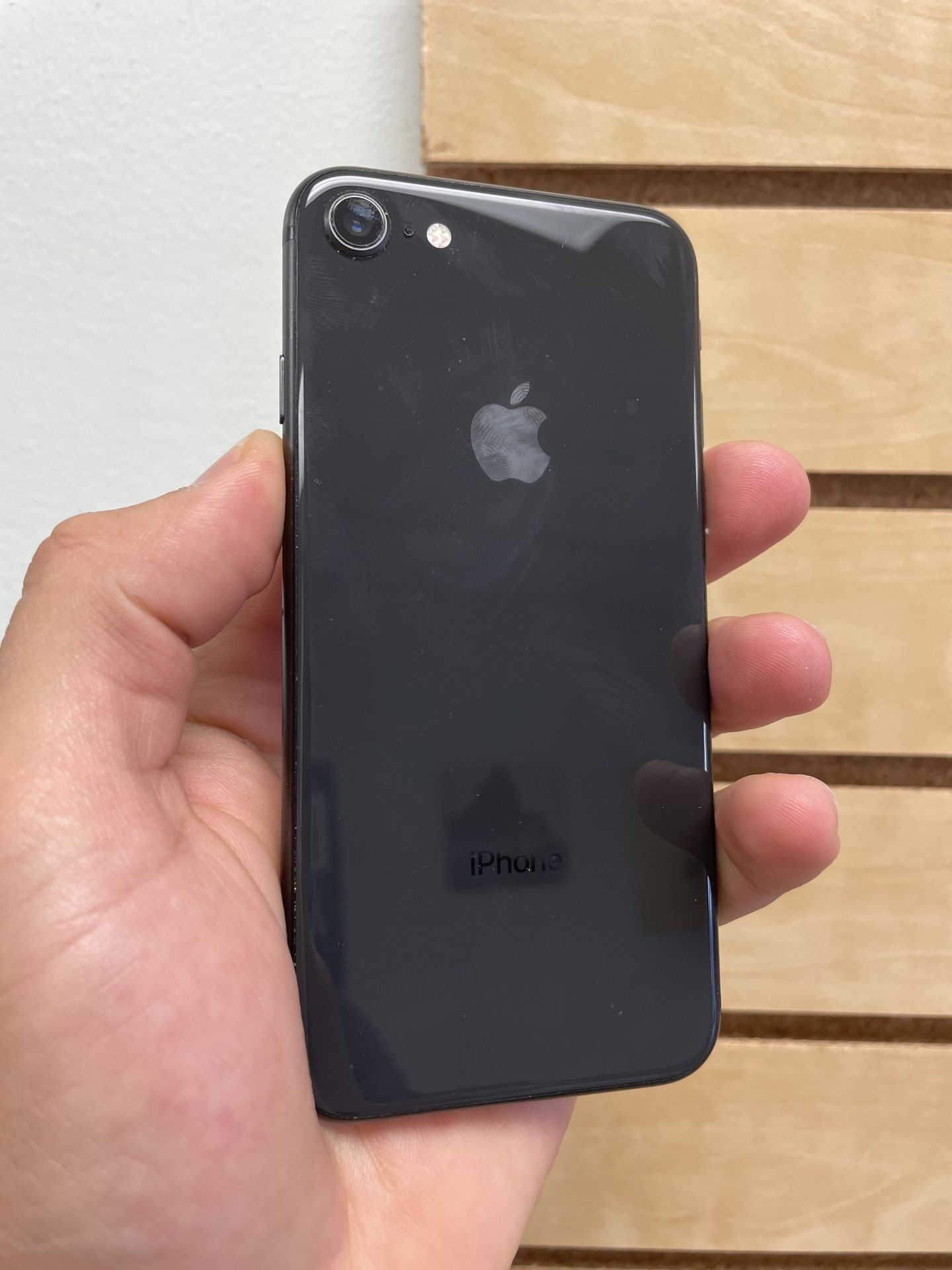 Iphone 8 Unlocked / 64 Gb