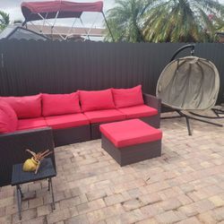PATIO FURNITURE IN LIKE NEW CONDITION 
