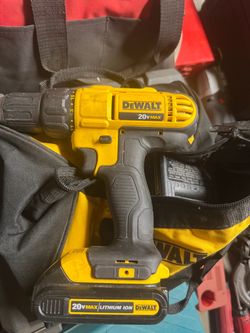Dewalt DCD771 20 V drill