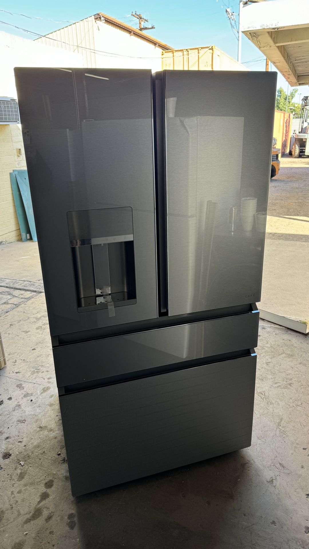 Café 27.8 Cu. Ft. Smart Counter Depth Refrigerator (Platinum Glass) 