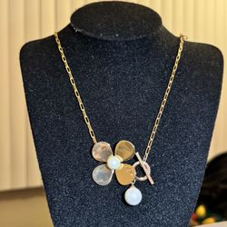 Chic Gold Flower Pendant Necklace