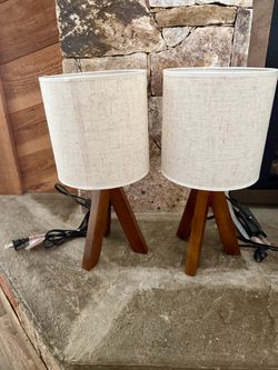 Two nightstand/ end table lamps